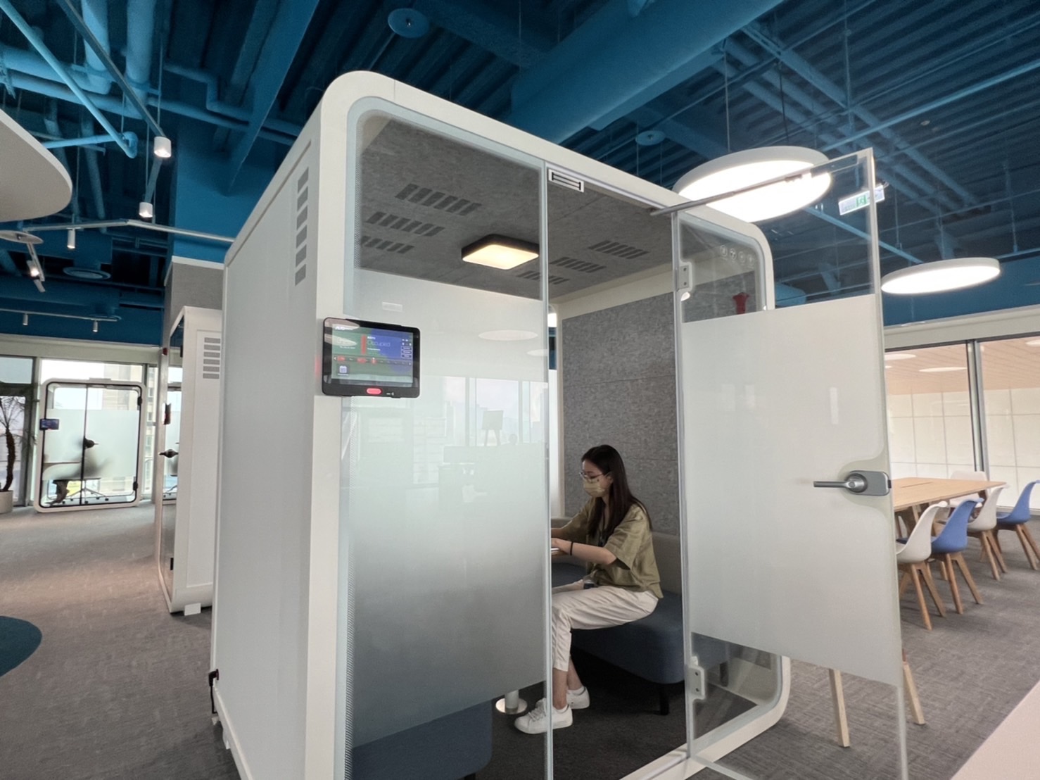 维多利亚老品牌vic高雄據點的智慧行動辦公艙，展現维多利亚老品牌vic在面板以外的研發應用軟實力